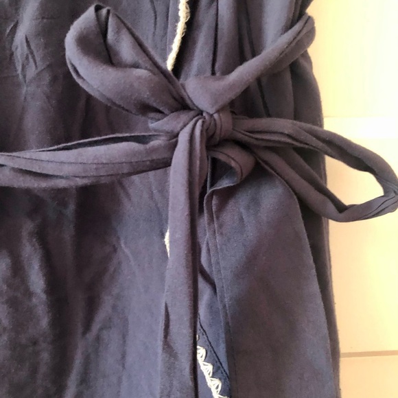 Rose embroidered navy ruffle shirt - Picture 6 of 7